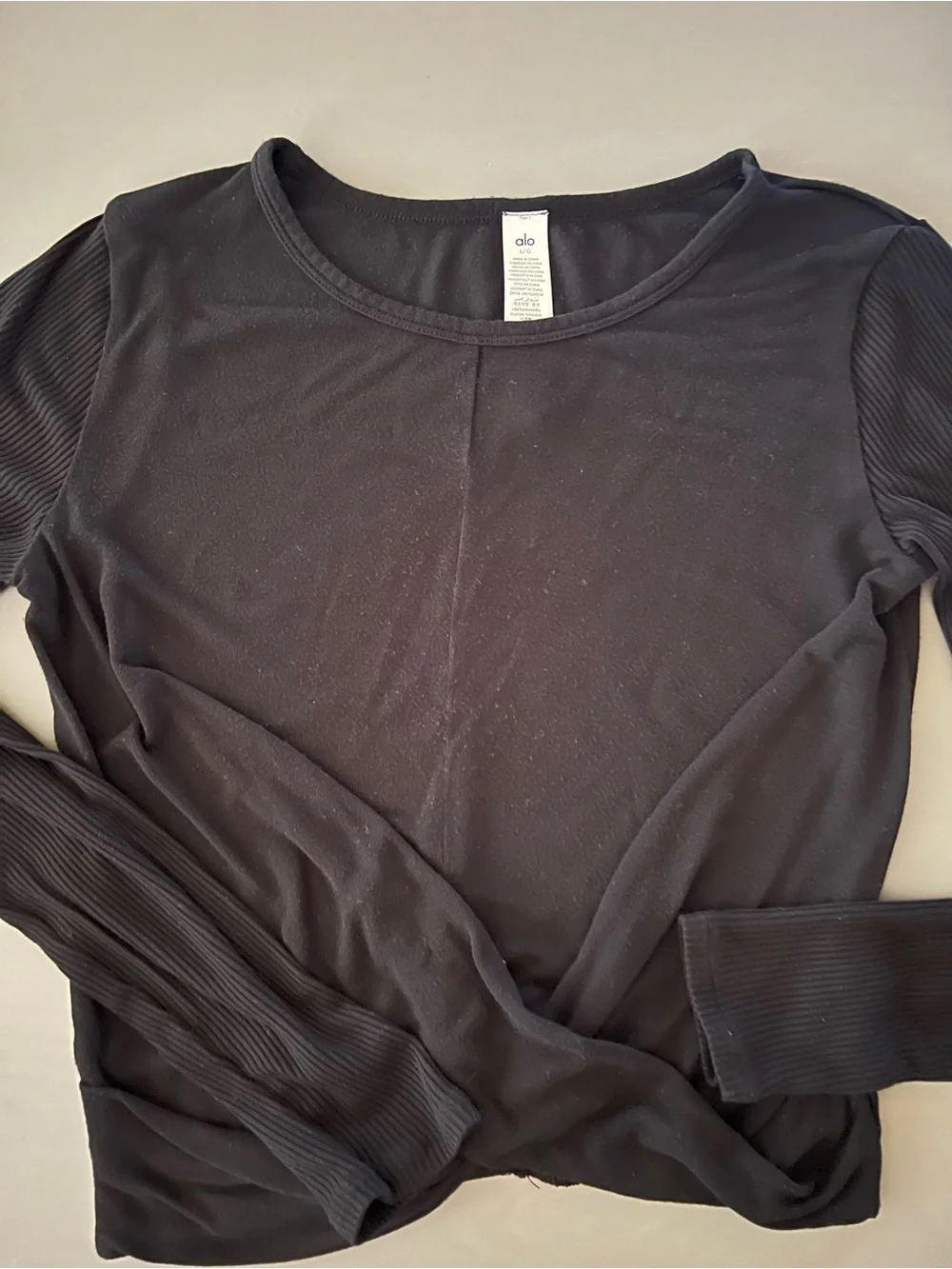 ALO Yoga Black Rib-Sleeve Light Shirt